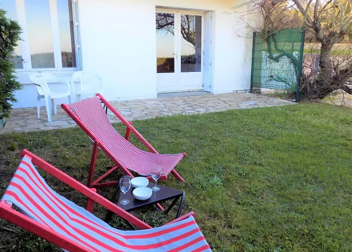 Royan - Plage du Chay - APPARTEMENT en REZ-DE-JARDIN avec APERCU MER